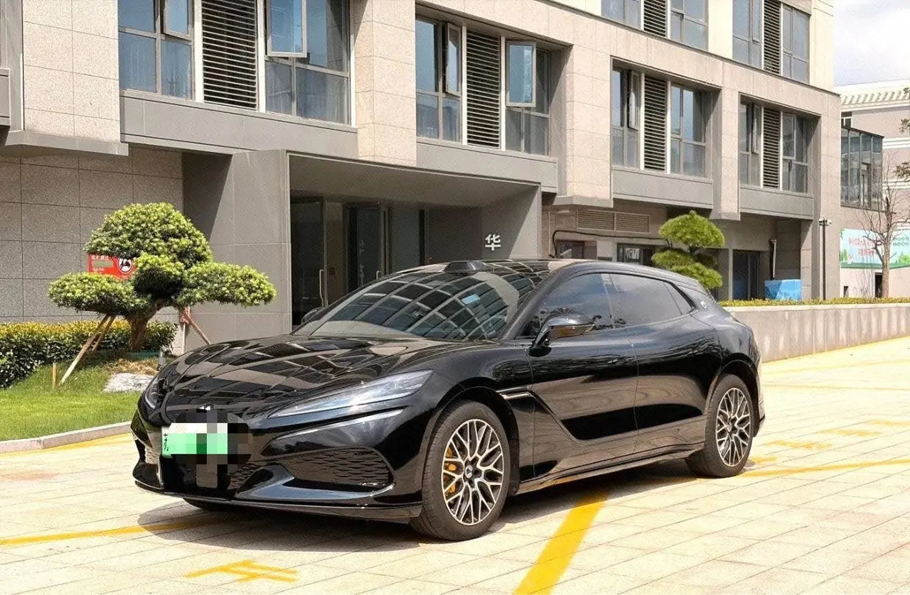 DENZA Z9GT EV 2026 Flash Charge Prestige · negro / gris claro · 4.000 km · AutoHaina 0ph8kgh5m4 · source 01
