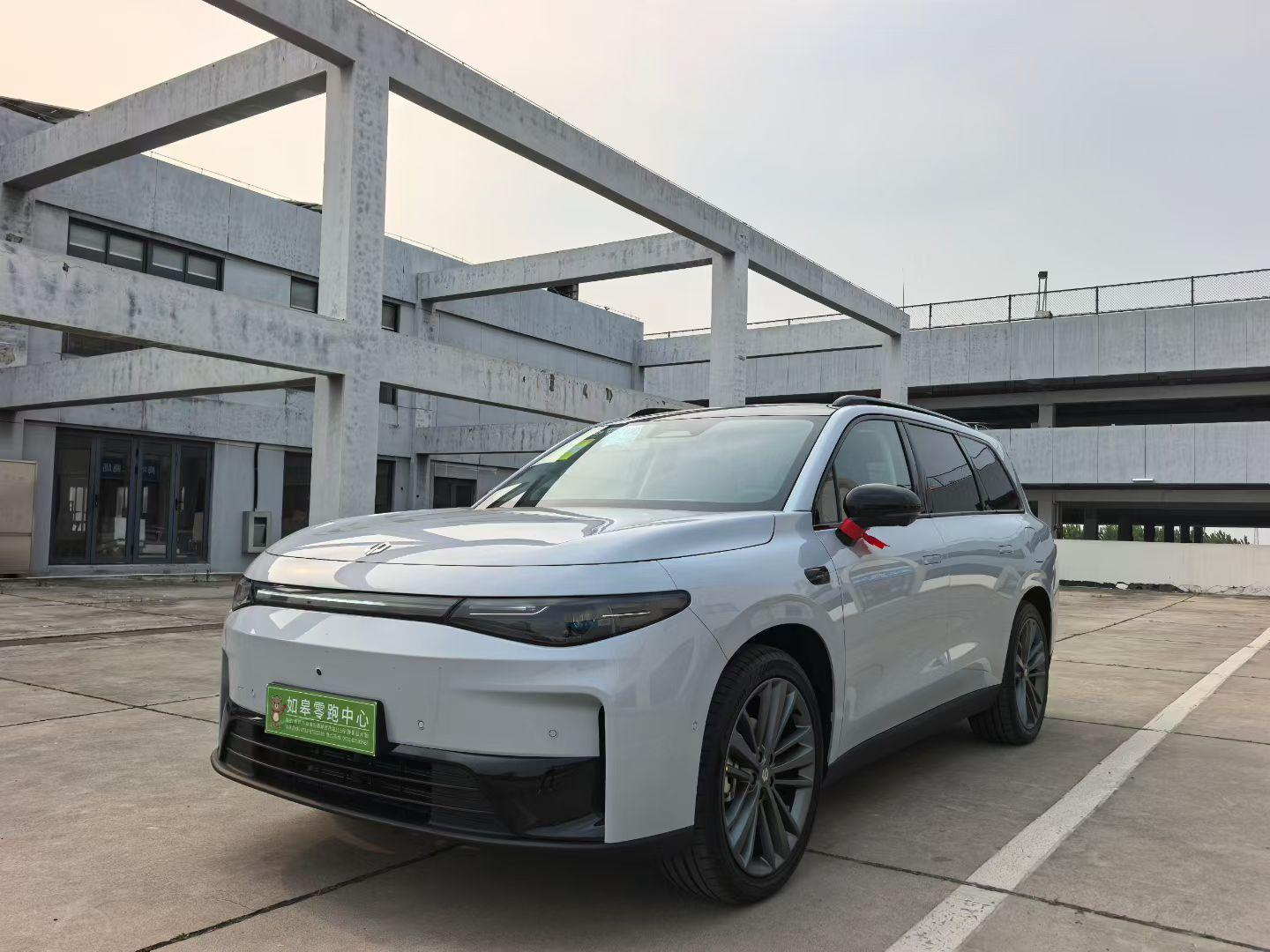 Leapmotor C16 2026 — Versión china de origen: eléctrica de batería 580, edición Premium, 6 plazas — 1